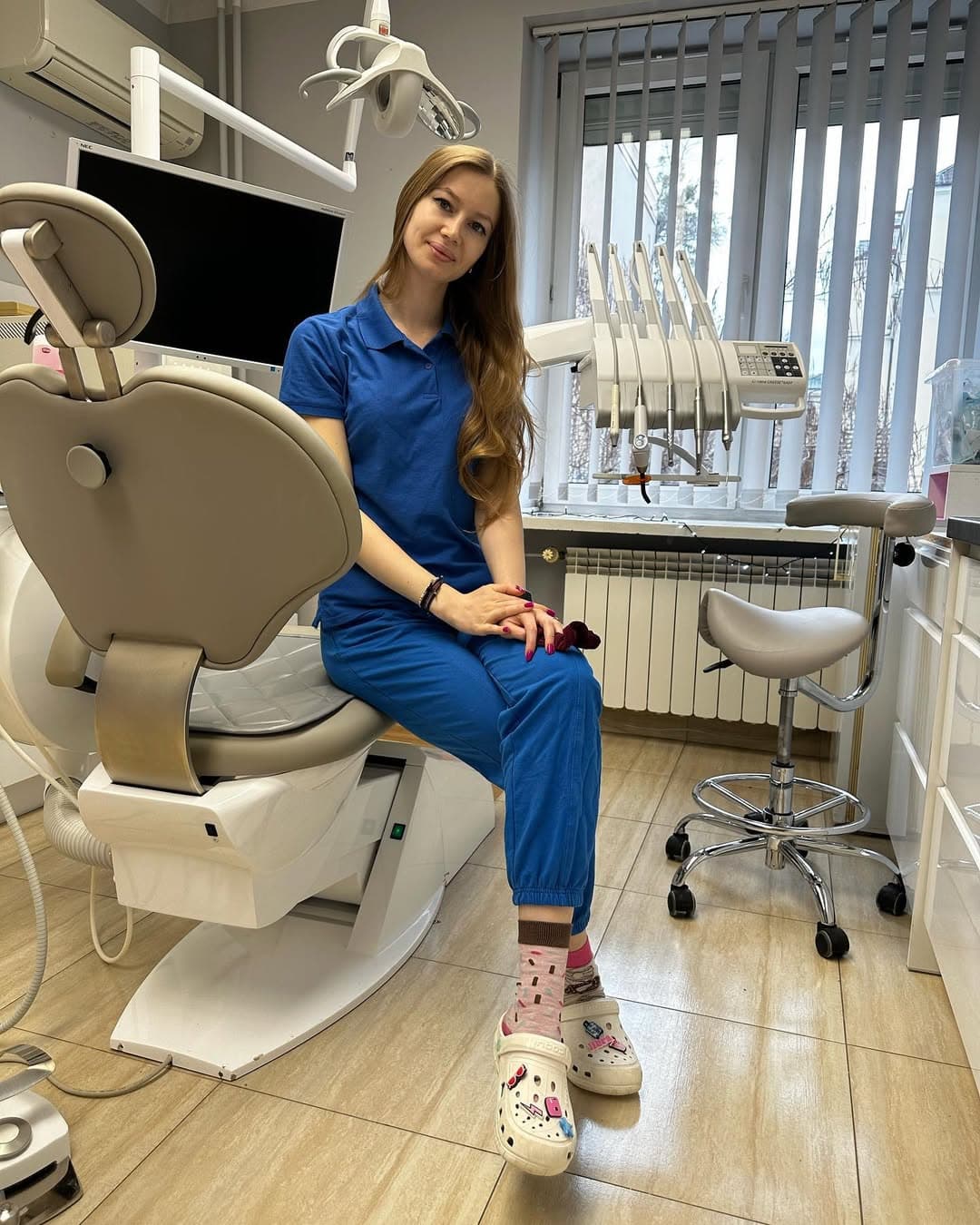 Olha Kyrych podczas pracy z pacjentem