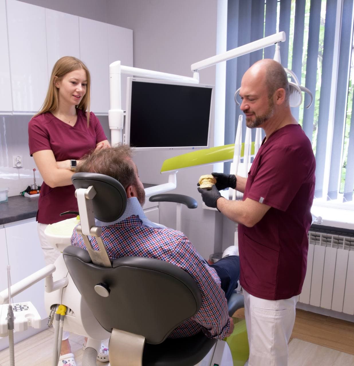 Pacjent w gabinecie stomatologicznym